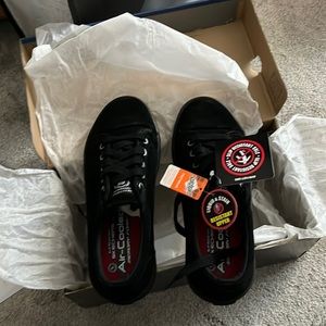 Sketchers nonslip shoes